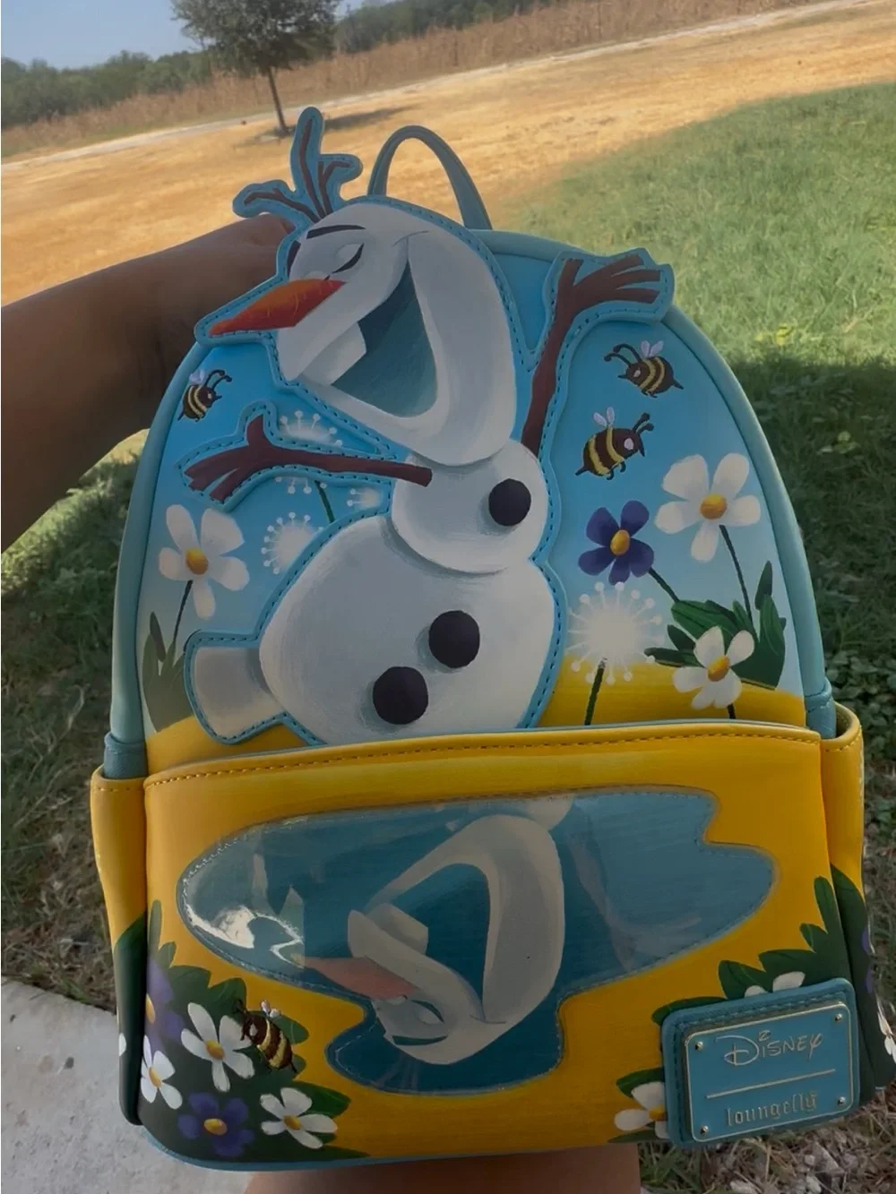Loungefly Disney Olaf in Summer mini backpack